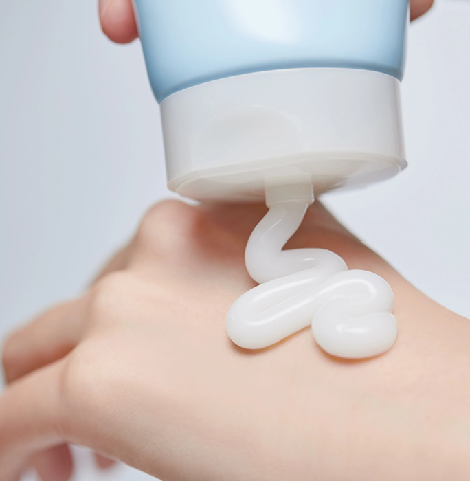 [ILLIYOON] Ceramide Ato Soothing Gel - Soy-ceramide™ & Madecassoside for Instant Calming & Cooling of Sensitive Skin (175ml)